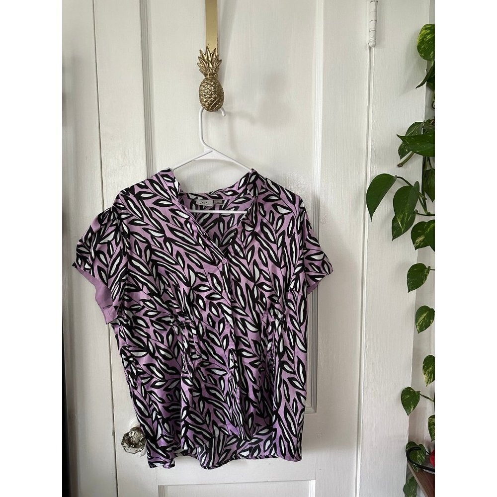 Worthington Women’s size x-Large Purple flower Top